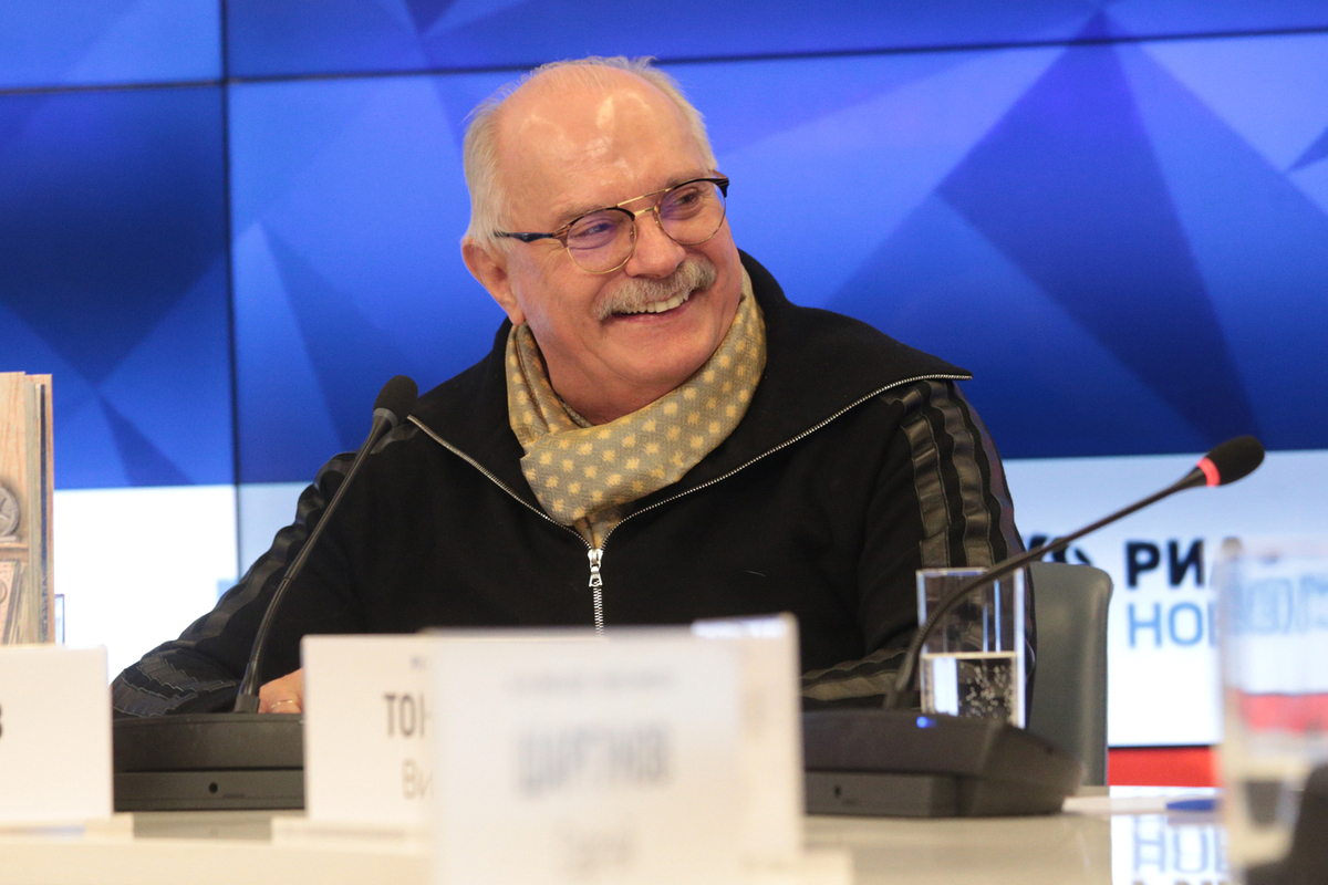 Путин вручил Михалкову орден Андрея Первозванного в Кремле