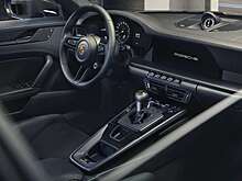 Легендарный спорткар стал гибридом: известны подробности