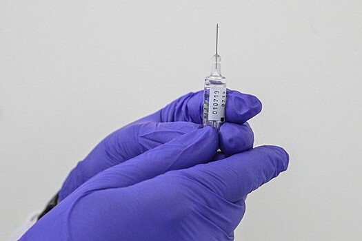 Вакцину AstraZeneca запретили для пожилых в Испании