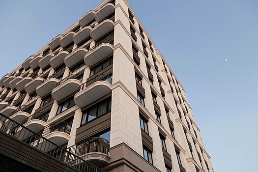 СМИ: Риелтор развела россиян на миллионы и укатила в закат на новом Porsche. Как так вышло