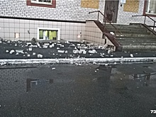 Дома хлипкие или ветер сильный? Тюменские УК и ТСЖ объяснили, почему во время грозы рушились балконы