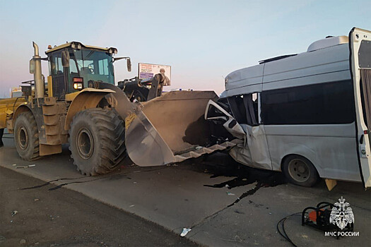 В Башкирии при столкновении автобуса и трактора пострадали 6 человек