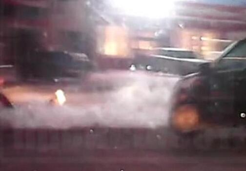 В Кирове из движущейся машины на проезжую часть выпал ребенок: следком начал проверку