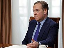 Ни в коем случае. Медведев сообщил россиянам, чем опасен курс евро