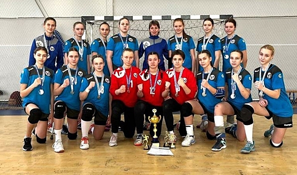 Юные волгоградские гандболистки завоевали серебро первенства России