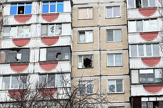 Ракетный обстрел повредил в Белгороде 12 домов, магазин и завод