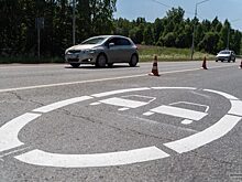 На Полевском тракте наносят экспериментальную дорожную разметку
