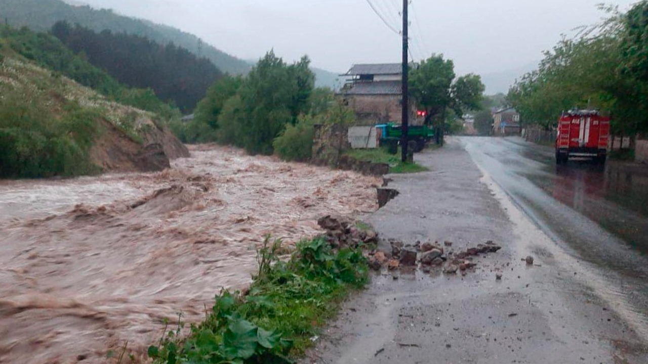 На севере Армении эвакуировали 232 человек из-за наводнения