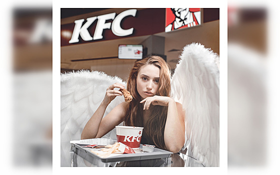 «Ангел с крыльями KFC»: новосибирская группа выпустила песню, вдохновившись атмосферой фуд-корта