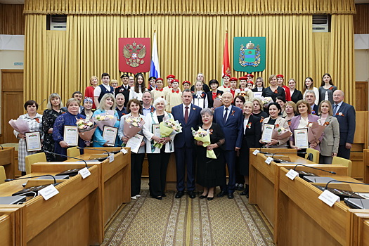 Геннадий Новосельцев наградил победителей конкурса школьных музеев