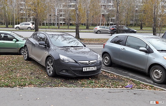 «Я паркуюсь как...»: старт сезона гряземесов, инвалид в круге и бесполезный забор