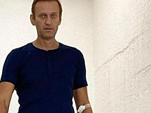 Перед прилетом Навального во Внуково заметили автозак