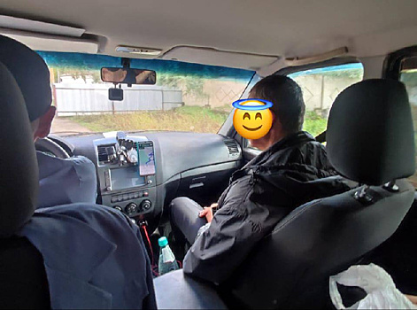 «Пройти мимо нельзя»: белогорцы жаловались на мужчину, который живет на остановке