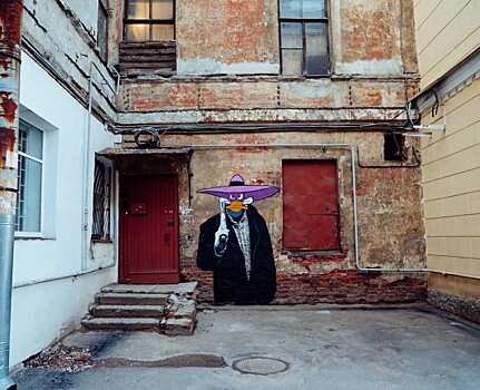 В Петербурге появился новый стрит-арт «Мститель в черном»
