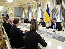 Зеленский встретился с американскими сенаторами