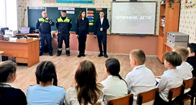 В Липецкой области уберечься от дорожных аварий школьникам помогают тематические занятия и викторины