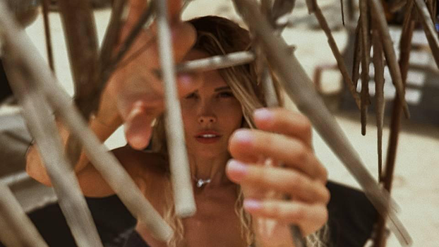 Мария Горбань задает тренд на слитные купальники