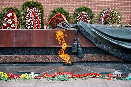 Артамонов вместе с юными липчанами почтил память погибших у Могилы Неизвестного солдата в Москве