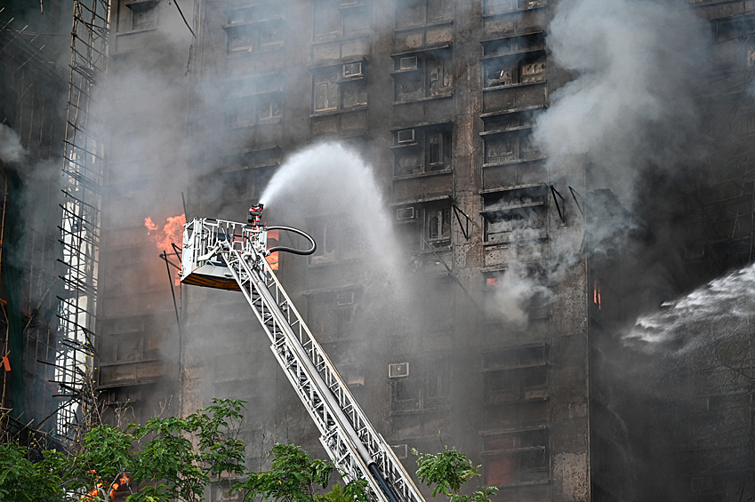 Тушение масштабного пожара в высотном жилом комплексе "Ван Фук Корт"