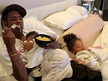 Уже не хищник: Кайли Дженнер семь месяцев не может выбрать имя ребенку