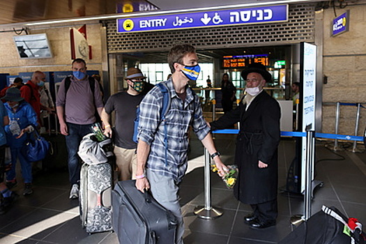 Израиль начнет пускать привитых "Спутником V" туристов с 1 декабря