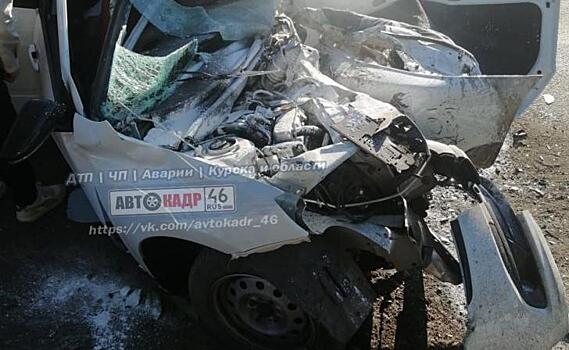 В Курске утром 1 октября в лобовом ДТП погиб мужчина и трое пострадали