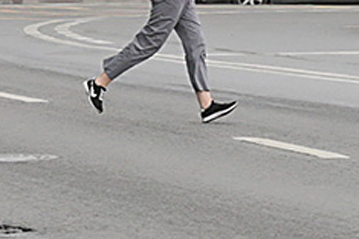 Очередная опасная игра стала модной среди зумеров: подростки перебегают автомагистрали