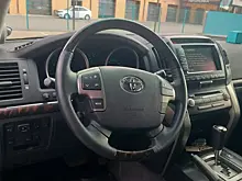 В РФ продается почти новый Land Cruiser 200 2008 года