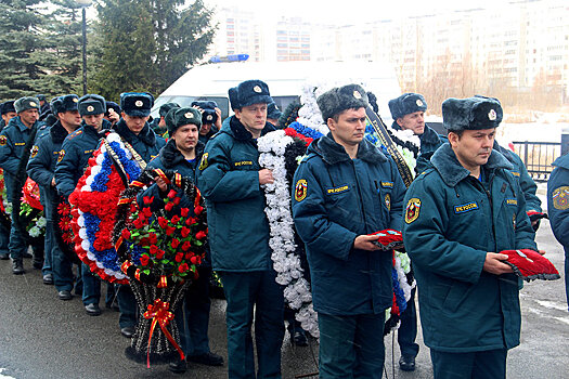 Пожар на пороховом заводе в Казани унес жизнь сотрудника МЧС