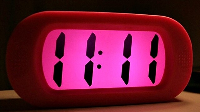 Нумеролог рассказал, что значит 11:11 на часах