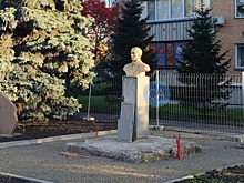 В новосибирском Академгородке повредили памятник герою Афганистана.