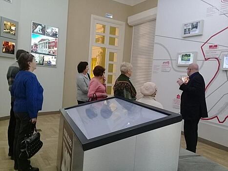 Жители старшего возраста из Бибирева побывали в Музее современной истории России