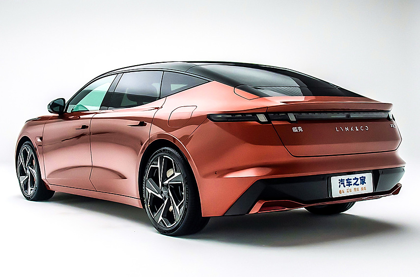 Полноприводная машина разгонится до ста приблизительно за 3,5 секунды, дальнобойность — до 583 километров. Подробная информация появится во второй половине июля, когда начнутся продажи на домашнем рынке.