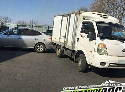 Во Владивостоке грузовичок попал в ДТП