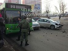 В Красноярске водитель иномарки пострадал при столкновении с автобусом