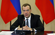 Медведев назвал "адекватной" цену в $40 за баррель нефти