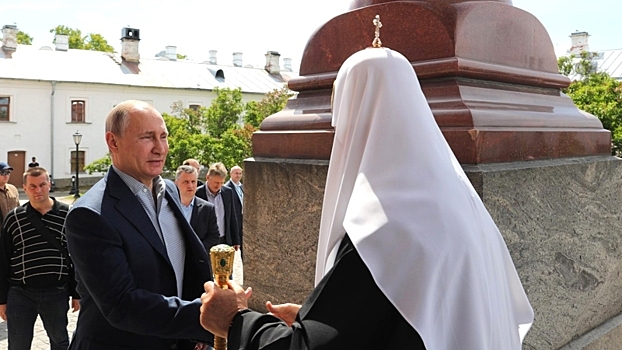 Путин посетил центр реабилитации для наркоманов при Коневском монастыре