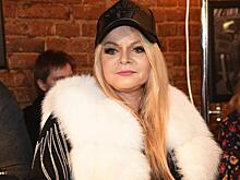 65-летняя Долина показала лицо без мейка на честном снимке
