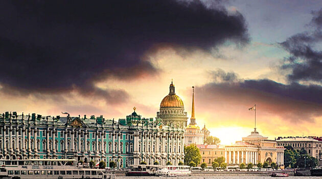 В Петербурге на Неве произошло столкновение прогулочных теплоходов