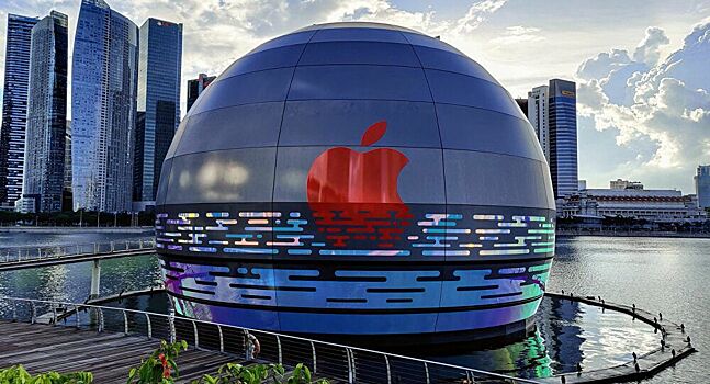 Apple откроет первый магазин на воде