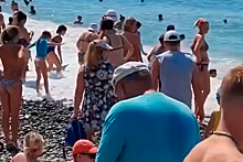 Толпы туристов на пляжах Сочи попали на видео