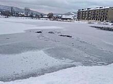 Под лёд городского озера в Горячем Ключе провалились несколько человек