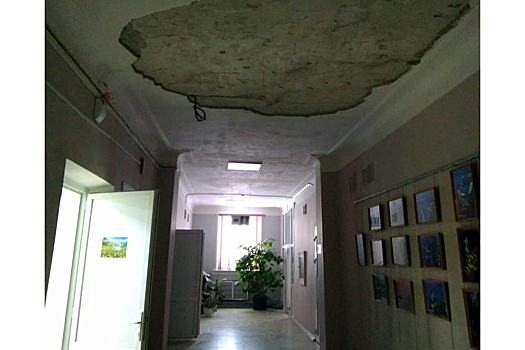 В школе искусств Гусь-Хрустального прокурор заставил сделать ремонт обрушившегося потолка