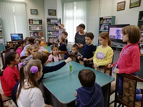 В библиотеке на Привольной рассказали о жизни и научной деятельности Менделеева