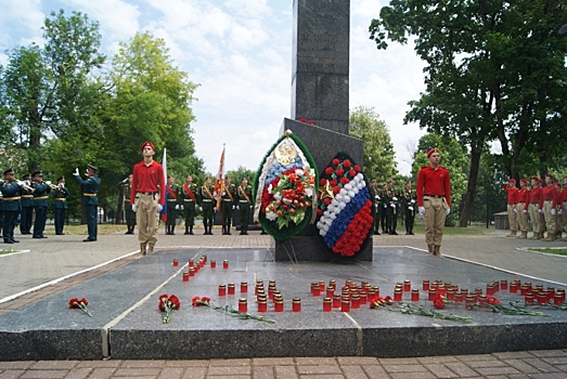 В Смоленске прошла военно-патриотическая акция «Горсть памяти»