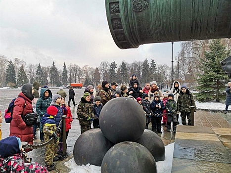 Воспитанники военно-патриотического клуба из Куркина посетили Московский Кремль