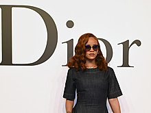 Рианна создала коллекцию солнцезащитных очков для Dior