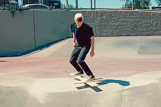 Лидер Little Big прокатился на скейтборде в виде креста и был обруган в сети