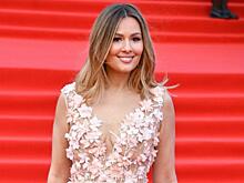 Розовое платье Кожевниковой с рукавами-фонариками сравнили с «занавеской»