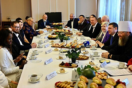 В День народного единства Евгений Первышов встретился с  представителями разных национальностей и конфессий